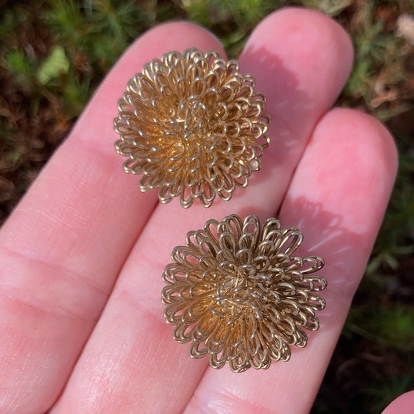 Vintage Jewelry - 💐3/$12 Vintage Goldtone Wire Domed Stud Earrings Pierced